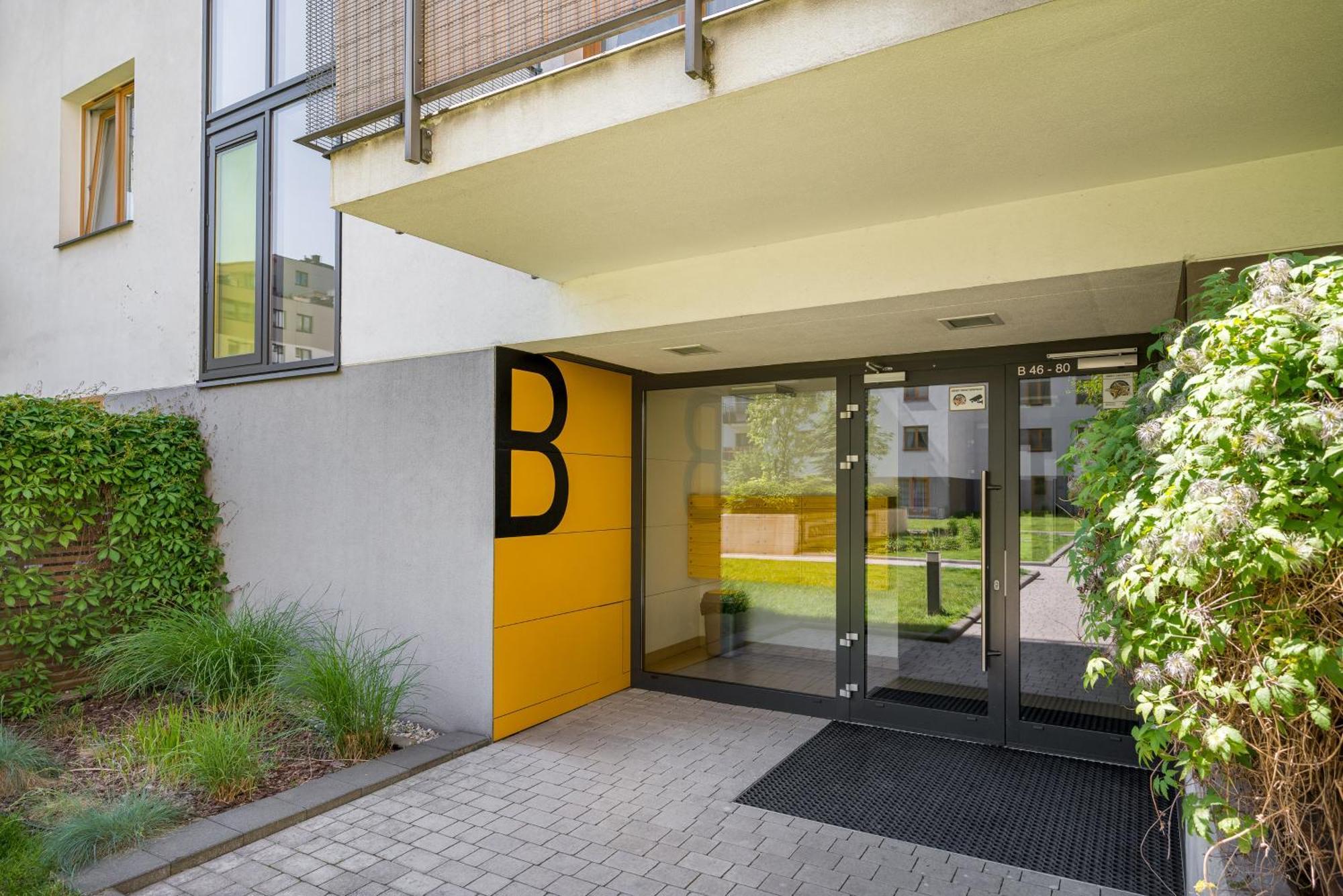 Wola Jana Kazimierza Chic Apartment Warsaw Exterior photo